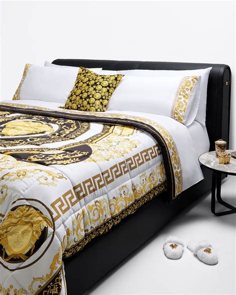 parure de lit versace chine|Parure de lit réversible en tissu texturé, super moelleux .